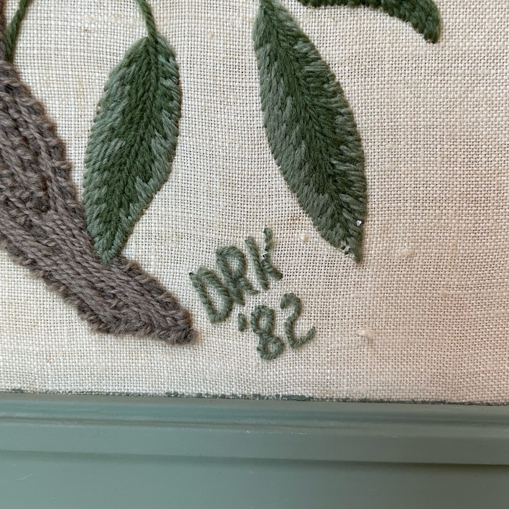 Vintage bird on branch needlework framed art. 1982 - Picture 5 of 8